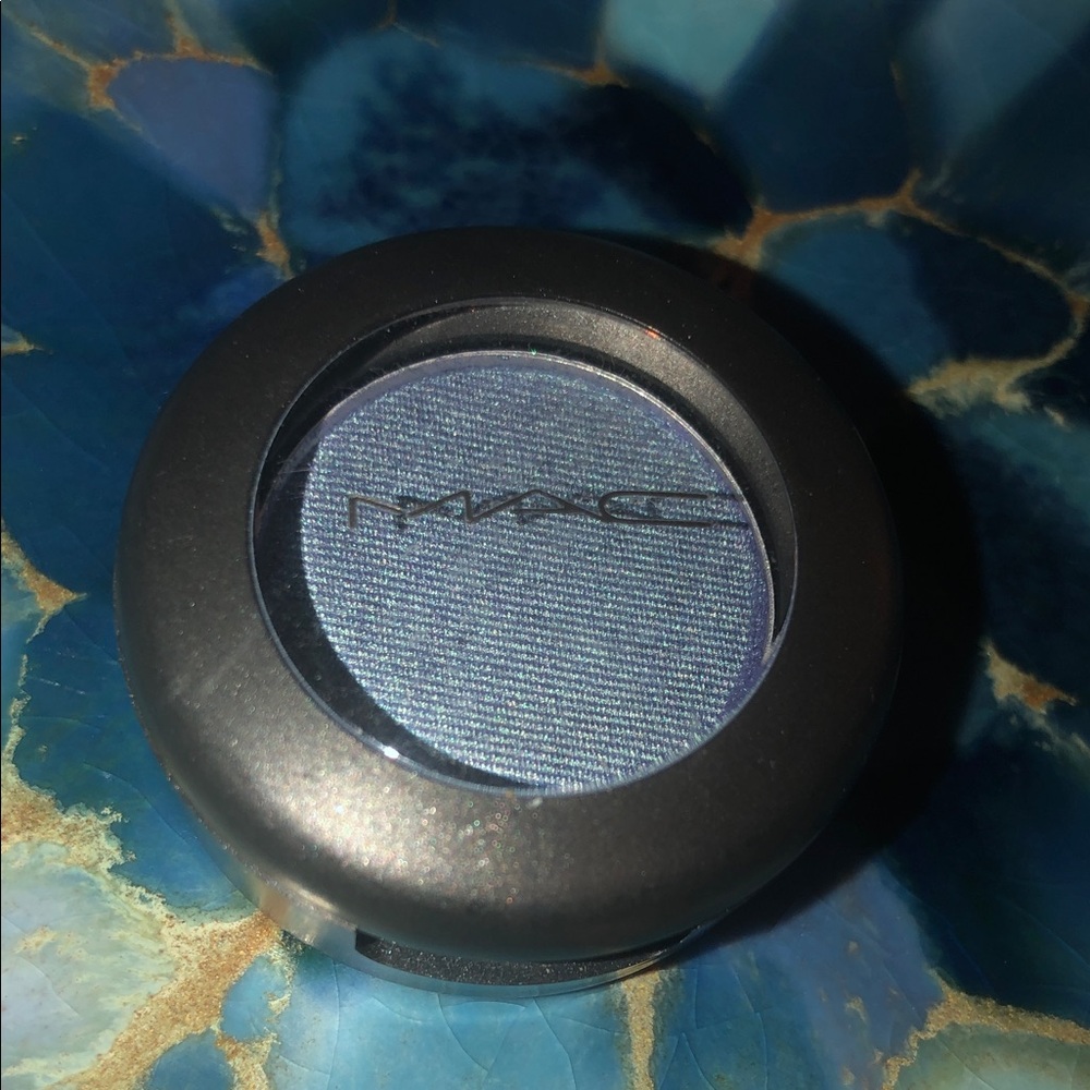 MAC Cosmetics Blue Eyeshadow - TILT